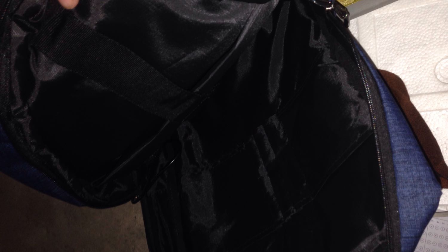 cặp rất đẹp từ mẫu mã đến chất liệu, mk thích lắm, còn có cả ổ usb