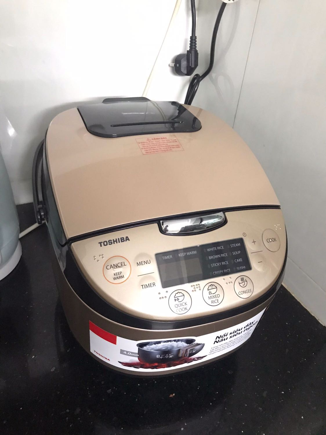 Nồi xài cực kì tốt hơn hẳn mấy nồi trước mình đã mua, giao hàng rất nhanh, hàng chính hãng có bảo hành đầy đủ, chất liệu tốt, mình rất hài lòng