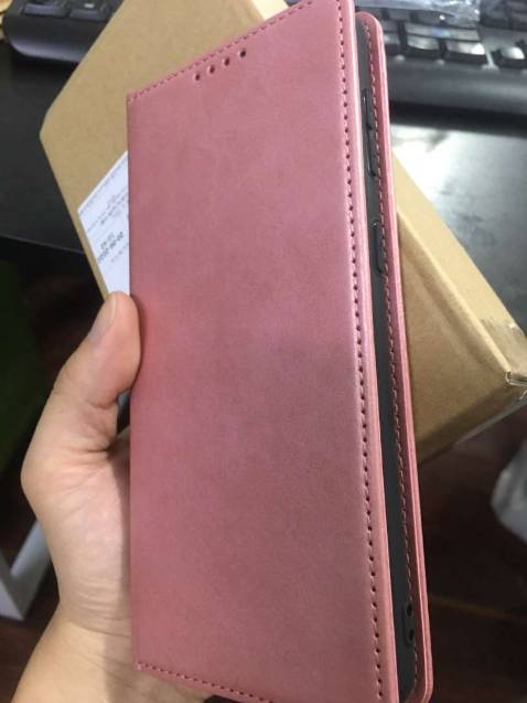 Bao da nhận về đúng như quảng cáo nha, chuẩn ko cần chỉnh luôn, rất đáng tiền nha. Máy lắp vô vừa in luôn, mà đựng thẻ rất là gọn gàng tiện lợi. Shop làm ăn uy tín chứ ko như cái shop bữa trc mua, đã giao sai lại còn chặn luôn chát. Nên mua ủng hộ nhé, hàng bao đẹp....