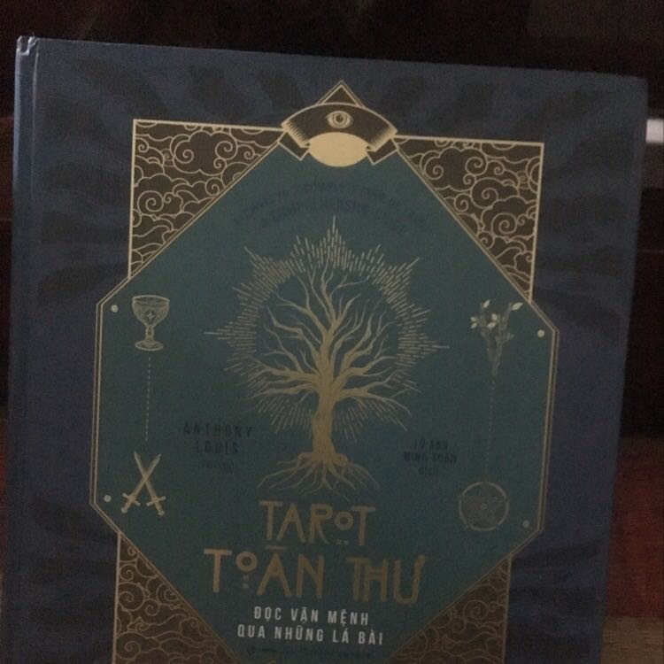 Sách đẹp lắm:)) mà được tặng kèm theo một quyển sách mà lặp lại với quyển sách trước rồi:)) nhưng thôi giữ làm kỉ niệm vậy:)) giao hàng nhanh:) đóng gói kĩ:)) nhìn sách mê lắm luôn ý:)) khửa khửa:)) sẽ tiếp tục ủng hộ cho shop dài dài:))