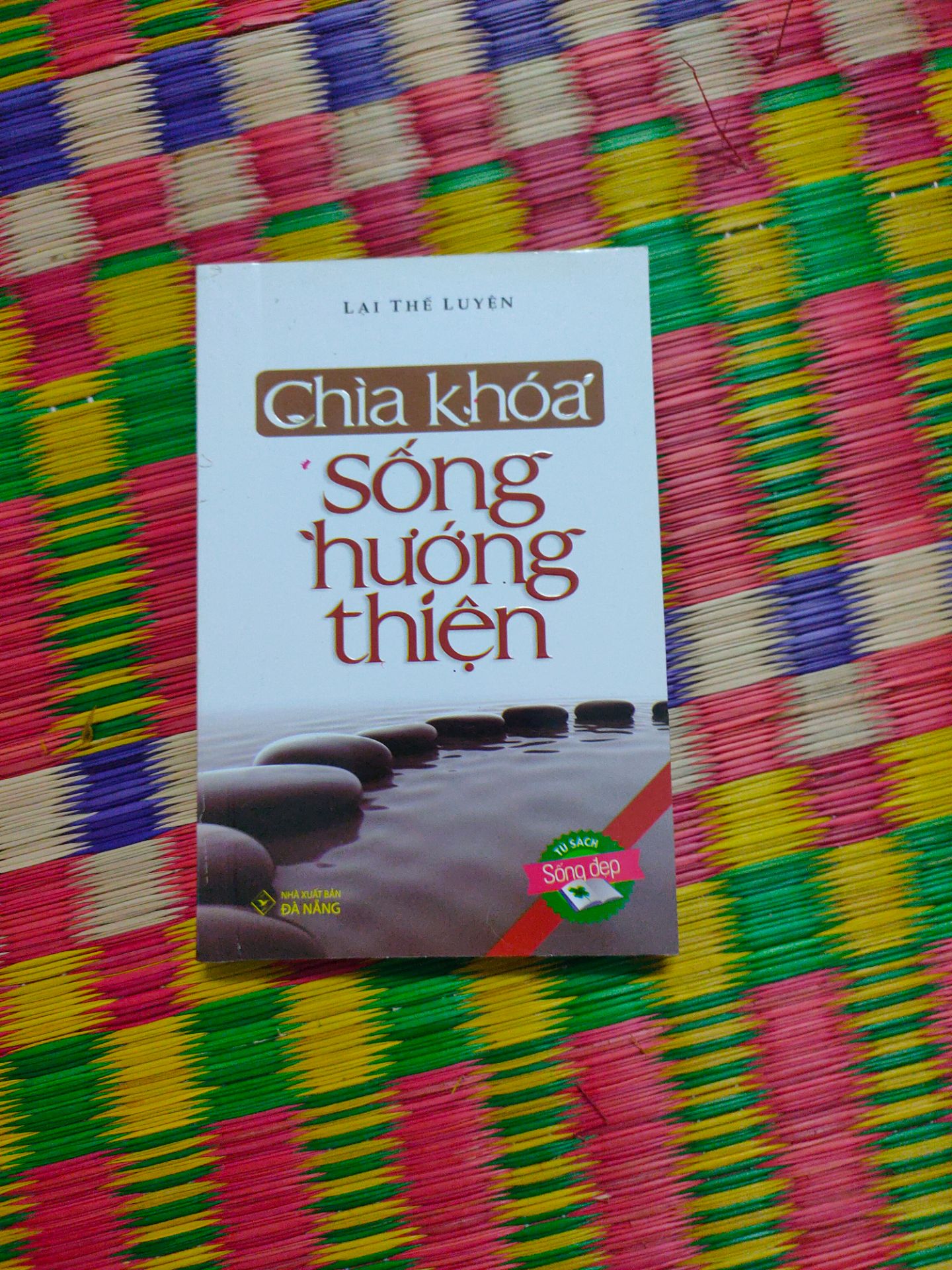 sách nhỏ nhắn cute, hơi mỏng, nội dung ổn