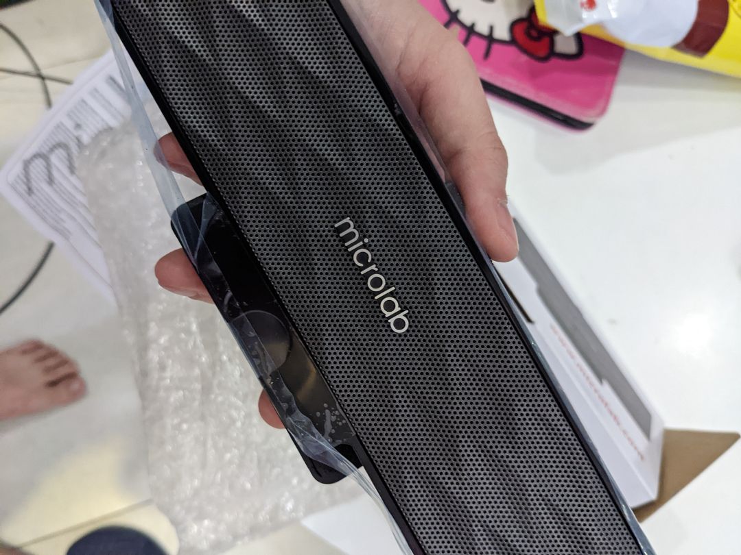 Loa nhỏ nhẹ, tiện lợi. Nhưng âm thanh hơi nhỏ, im lặng thì có tiếng rè rè ko biết do loa hay do jack cắm bị lỏng. Tuy nhiên m thấy hài lòng với tầm giá