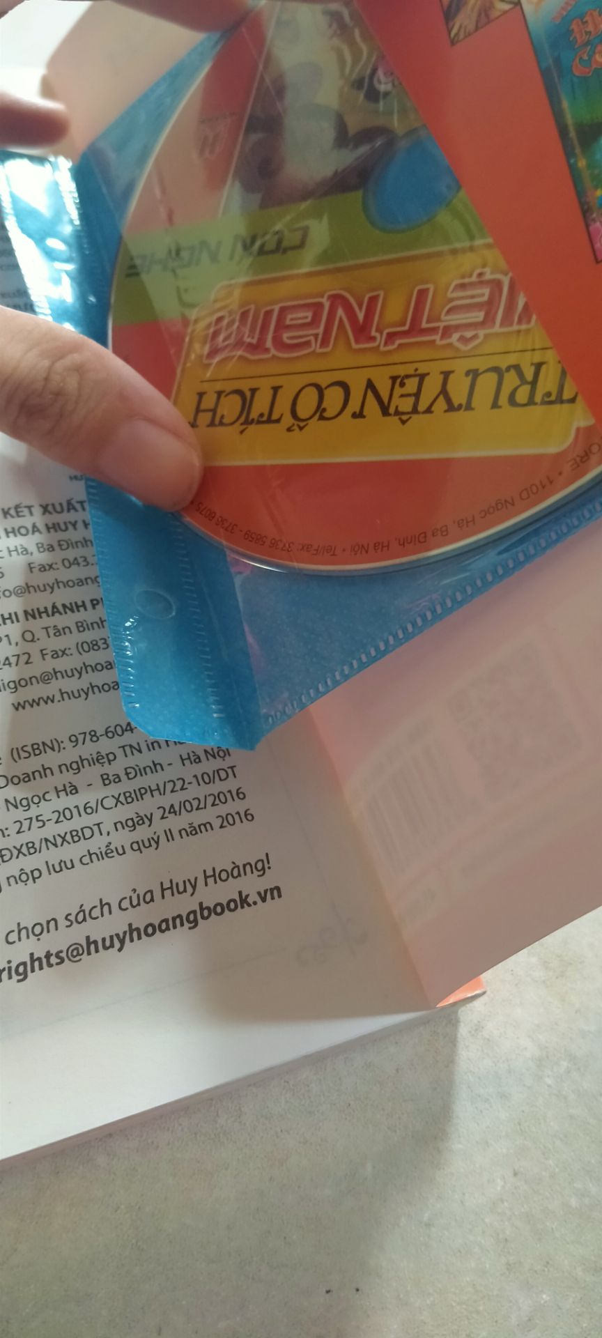 giao hàng nhanh, nhưng truyện siêu cũ bẩn, kiểu hàng tồn kho lâu ngày, sách từ 2016 rồi