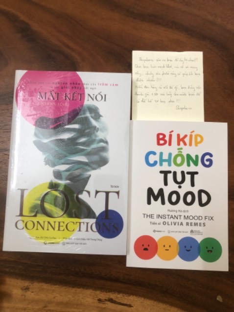 Đóng gói cẩn thận, lời gửi gắm tới shipper và người nhận dễ thương. Chị shipper guột rất dễ mến.