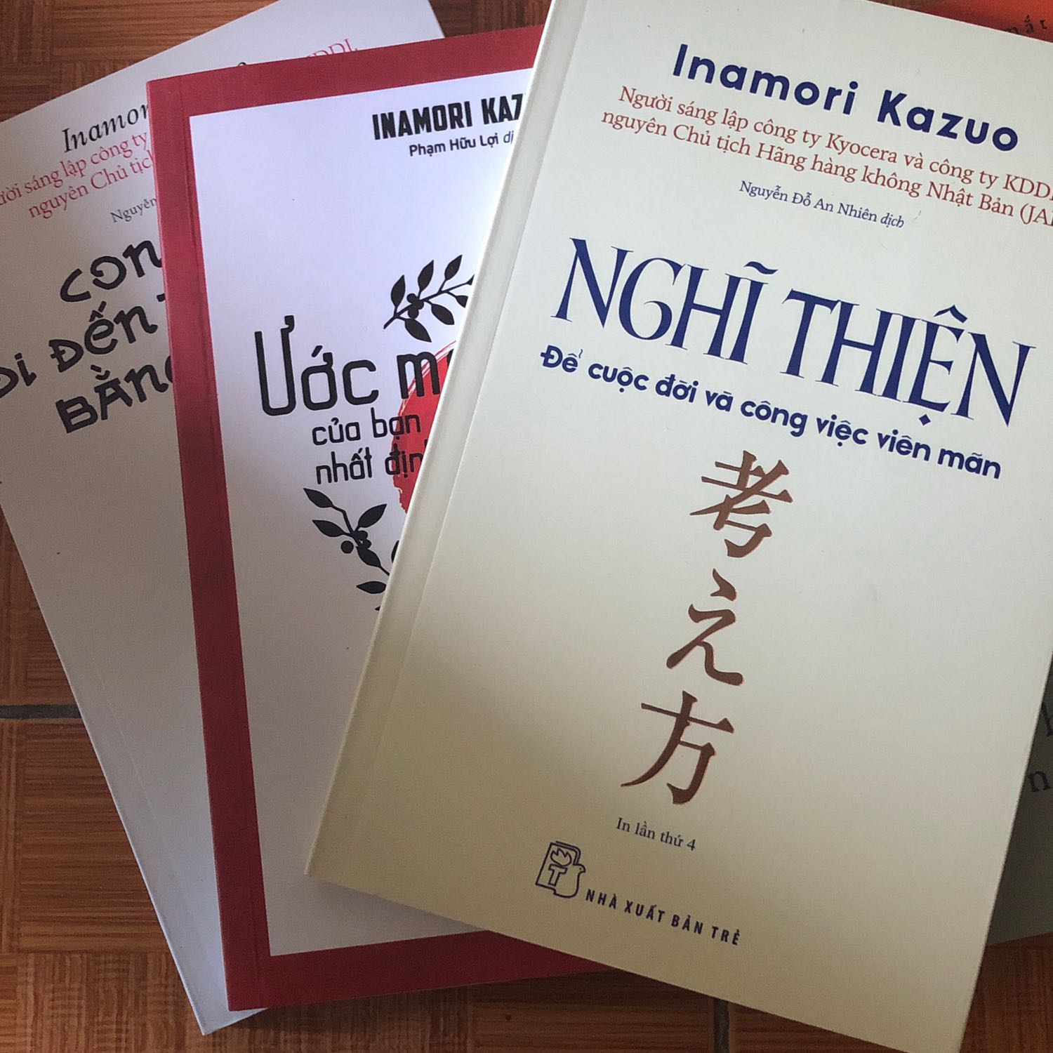 Tại đọc cuốn “ước mơ của bạn” xong thấy khá thích tư tưởng của tác giả nên mua về. Chưa đọc nhưng sách của ông ấy nói về cuộc đời và thái độ sống cũng như đạo đức làm người chứ ko bàn nhiều về kinh doanh. Sách ko dày lắm nên đọc chắc nhanh thôi.