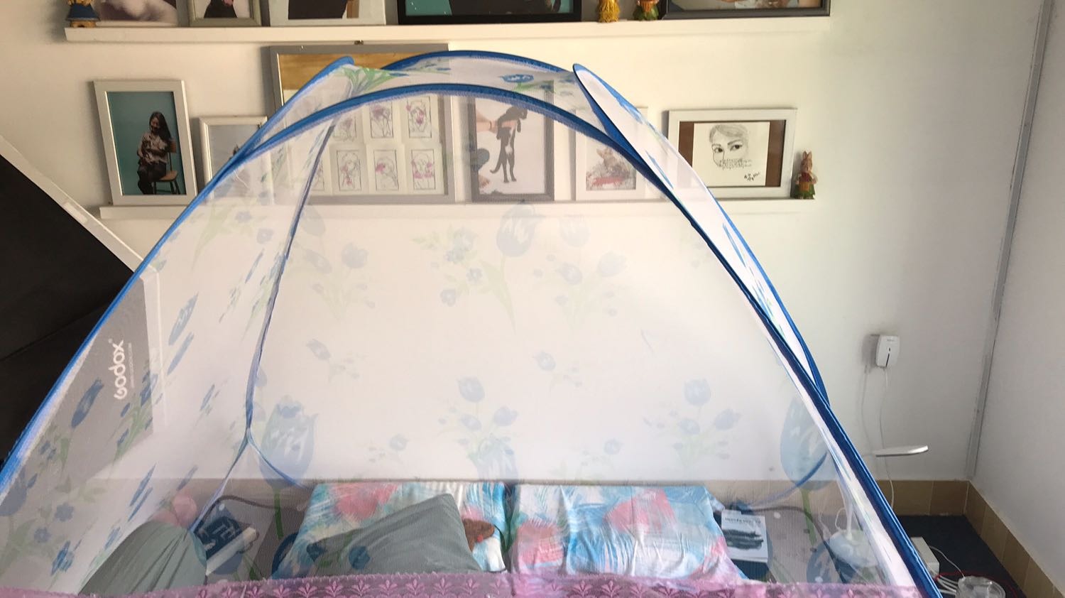 Hàng nhận dc như mong đợi + kèm túi thơm bé bé của Ánh Sao.
Giao hàng siêu nhanh, tui mới đặt T7 mà CN đc giao luôn. trong khi ko đặt gói tikinow, chắc do ở HCM (Thủ đức) nhưng nói chung với tầm giá này thì RÂT HÀI LÒNG về sản phẩm lẫn dịch vụ của tiki.