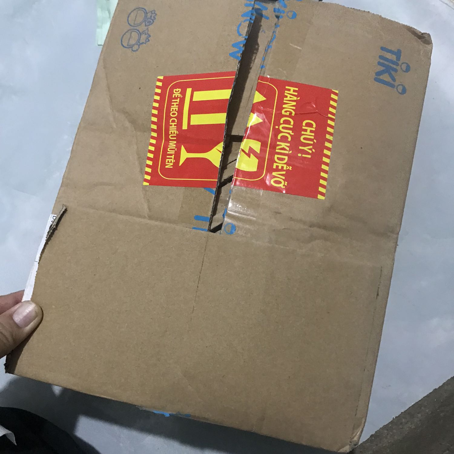 Giao hàng cẩn thận. Date còn xa. Giao rất nha h. Chưa uống nên chưa biết thế nào