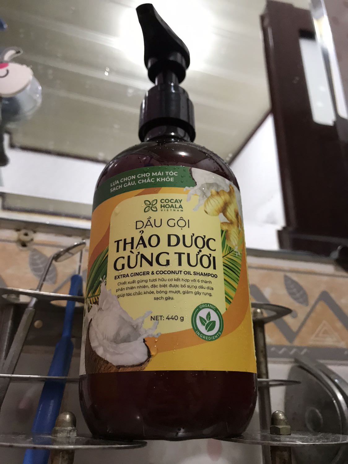 Đầu bị gầu kinh khủng chắc do dị ứng với mấy thành phần hoá học thị trường, nhưng được tiki giới thiệu đến shop với thành phần thiên nhiên, mình xài vài lần thì thấy đầu có vẻ diệu hơn hẳn, mùi thơm dễ chịu, tạo bọt hiệu quả