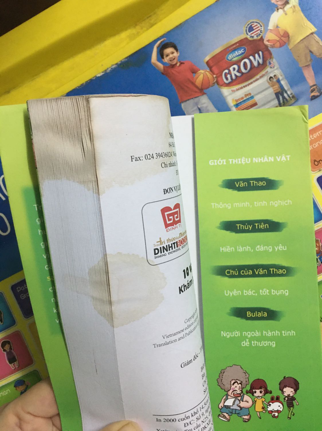 Mua nhiều sách ở Tiki lần nào cũng hài lòng, riêng lần này thì tệ quá. Mình đặt bộ 7 cuốn nhưng riêng cuốn “Khám phá thế giới thực vật” khi mở ra thì sách bị ố vàng rất mất thẩm mĩ. Mong tiki kiểm tra chất lượng sách trước khi giao cho khách hàng.