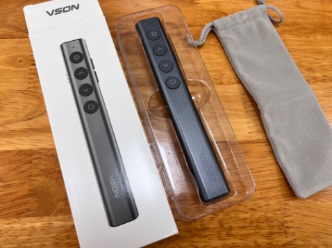 Thiết kế rất gọn nhẹ, đi kèm còn có 1 cục pin và cả túi đựng viết. Tia lazer đỏ rất rõ và mạnh. Tuy nhiên hướng dẫn sử dụng chỉ toàn tiếng Trung nên mất nhiều thời gian để kết nối. Nói chung, mình rất hài lòng.