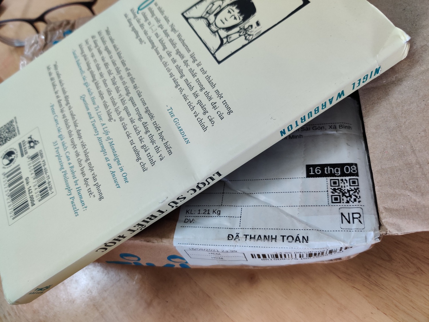 Cả gói hàng hộp bị rách nát dán lại nhiều lần. Tất cả 4 cuốn sách trong đơn đều bị dập nát 4 góc sách, nặng nề nhất là cuốn Lịch sử triết học.
Khâu đóng gói của Tiki thật sự quá ẩu tả, không có tâm với công việc.
Yêu cầu Tiki thu hồi & đổi quyển khác. Cả gói hàng hộp bị rách nát dán lại nhiều lần. Tất cả 4 cuốn sách trong đơn đều bị dập nát 4 góc sách, nặng nề nhất là cuốn Lịch sử triết học.
Khâu đóng gói của Tiki thật sự quá ẩu tả, không có tâm với công việc.
Yêu cầu Tiki thu hồi & đổi quyển khác.