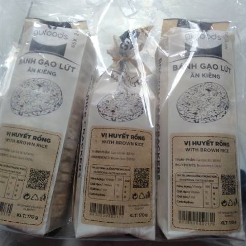 Bánh giòn, hợp khẩu vị. Vì mình không ăn đc đường nên bánh trong thành phần ko có đường mình rất hài lòng. Ăn cùng với tekka rất ngon và bổ, hoặc chỉ cần cho tí mật ong lên là được. 🙂👍