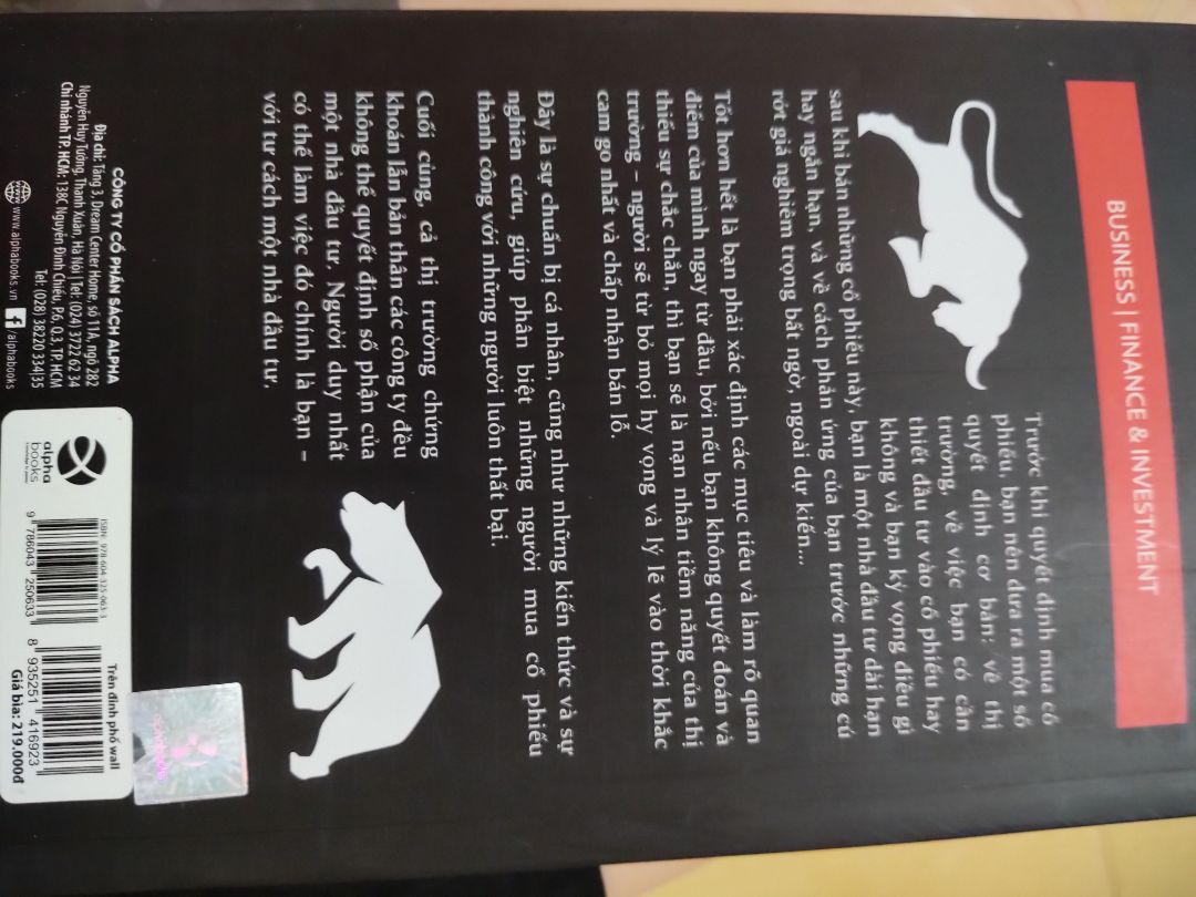 sách bọc túi bóng thường, hàng chuẩn của alphabook, giấy màu hơi vàng dễ đọc