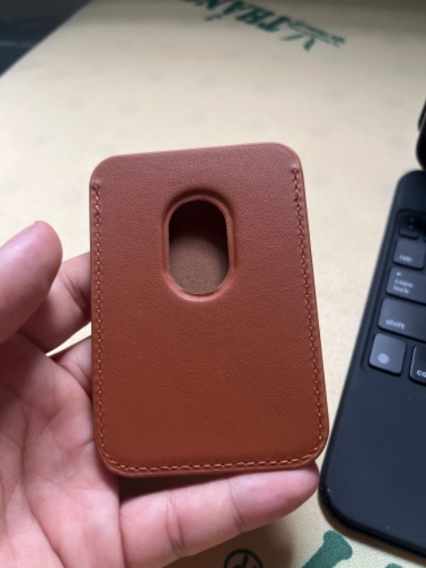 Cảm giác chất lượng gia công không đồng đều…
Đặt 2 cái thì cái màu tím hít chắc hơn màu nâu… mà cái nâu chất lượng gia công cũng kém hơn, hít lỏng lẻo hơn… Cảm giác chất lượng gia công không đồng đều…
Đặt 2 cái thì cái màu tím hít chắc hơn màu nâu… mà cái nâu chất lượng gia công cũng kém hơn, hít lỏng lẻo hơn…