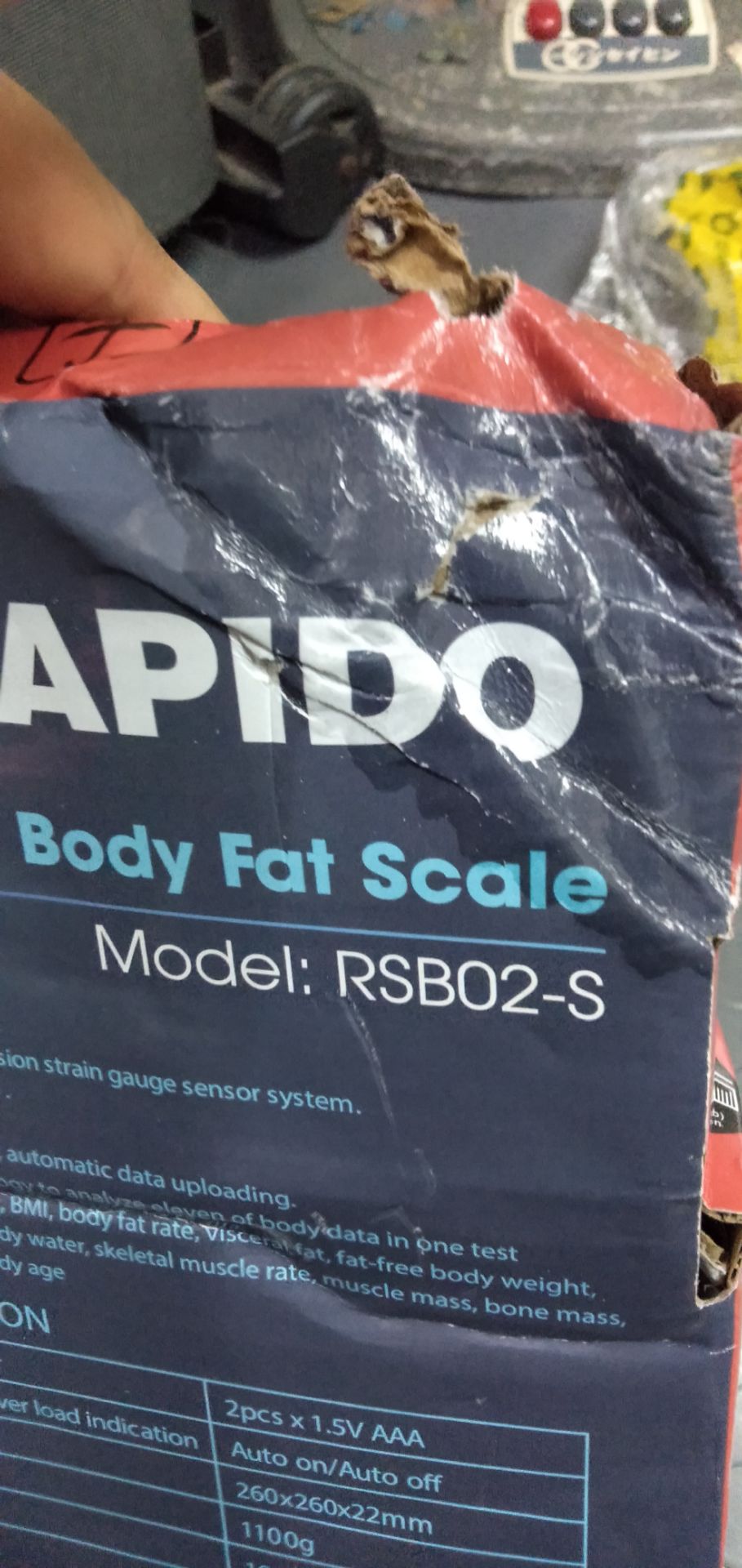 hàng giao nhanh. nhưng bị móp vỏ. cũng may là hàng ko sao lành lặn. Dùng rất hài lòng. có phiếu bảo hành, có pin đầy đủ em thư ngỏ của shop( shop dùng thư ngỏ đẹp đẹp hơn chút, thiết kế sơ sài, chữ in bị mờ.