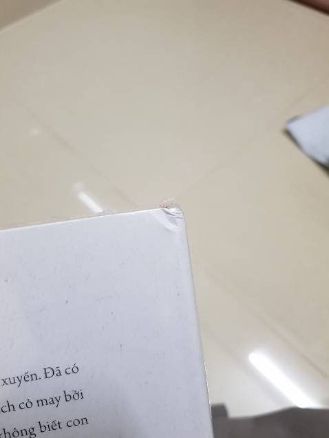 Tiki lần này đóng gói cho mình rất tệ. Chỉ đóng gói 1 bọc bong bóng dán mép phía ngoài. Mình trong Nam đơn từ kho Hà Nội ship vào mà đóng gói như vậy thì khi nhận bảo đảm phải cấn, móp hư góc sách. Sách giá trị cao, mình mua về sưu tầm mà bị như thế này thì mất hết giá trị sách. Thật sự không hài lòng về cách đóng gói hàng kiểu này.