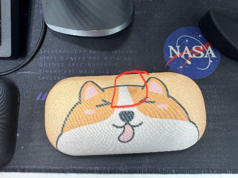 Miếng lót tay bị dính một vết dơ