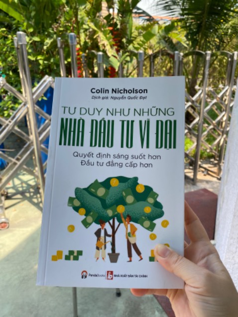 Mua dùm nên không biết nội dung như nào, nhưng thấy giao nhanh quá thì cho 5* thôi. Cái bìa cũng đẹp 🤩