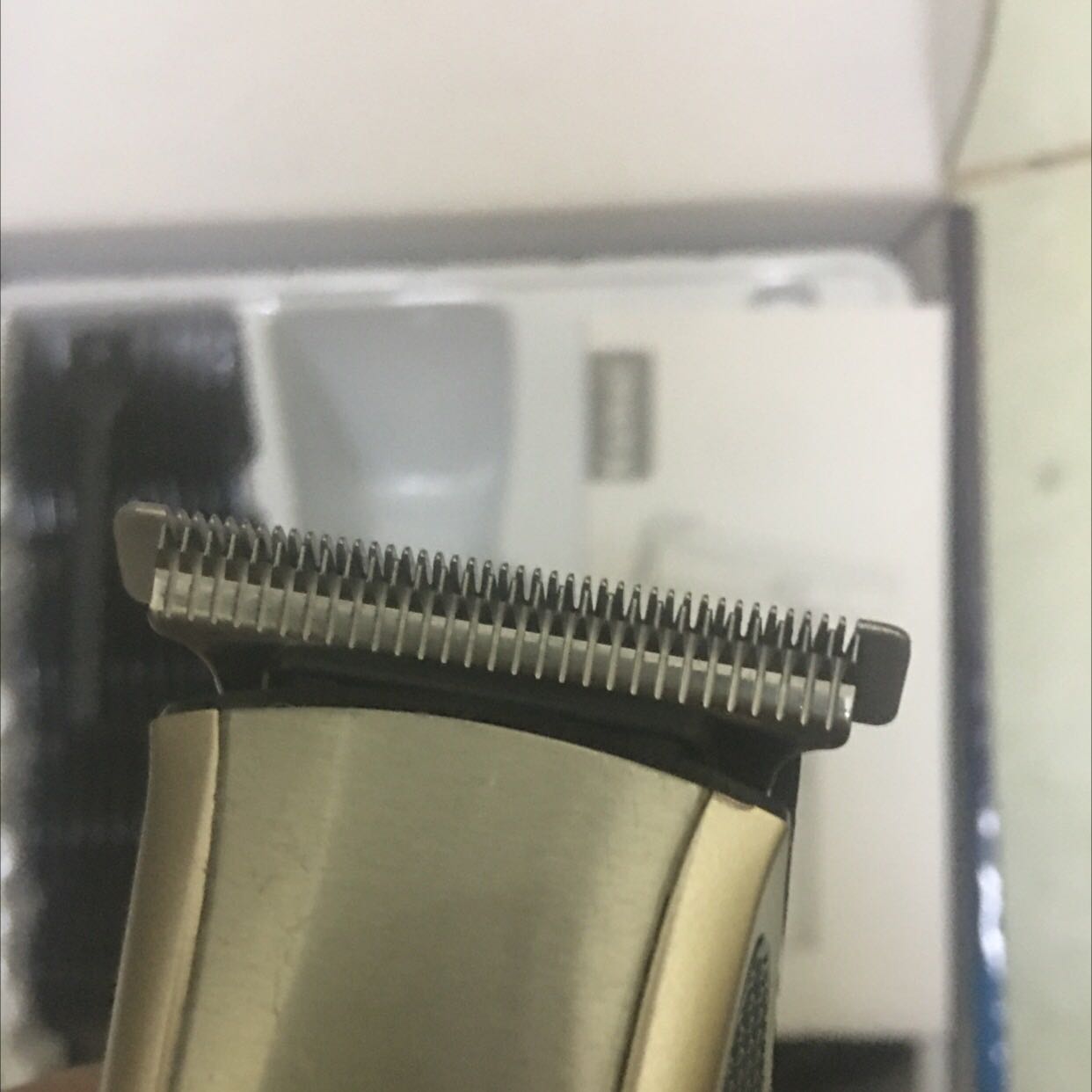 Nhận hàng đầy đủ như shop quảng cáo. Máy chạy khoẻ cầm chắc tay. Thíhc nhất ở tông này lưỡi sát cắt sát da cũng đk luôn. Cảm ơn shop