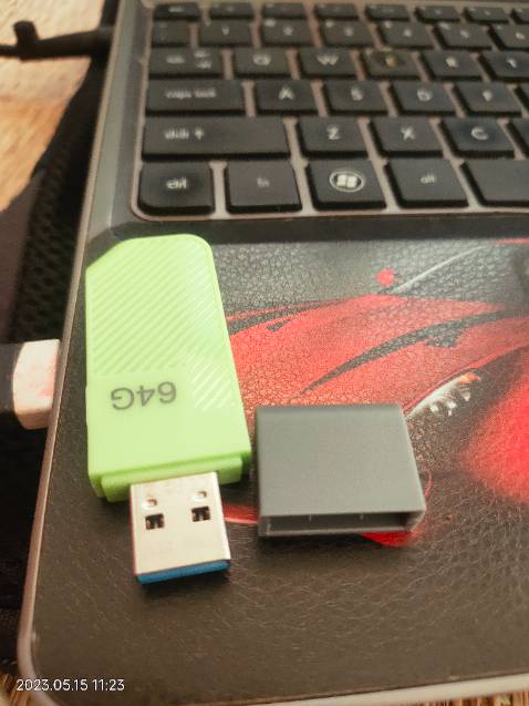 Chất lượng usb hãng acer mà làm bằng vỏ nhựa khá là thô sơ, độ hoàn thiện kém.
Tốc độ copy dao động 15-20Mb/s. Cũng tương đối.
Tốc độ không ổn định. 
Nói chung  khi mua phân vân với usb Sanddisk. Chọn cái này xem thử, để coi dùng được bao lâu.