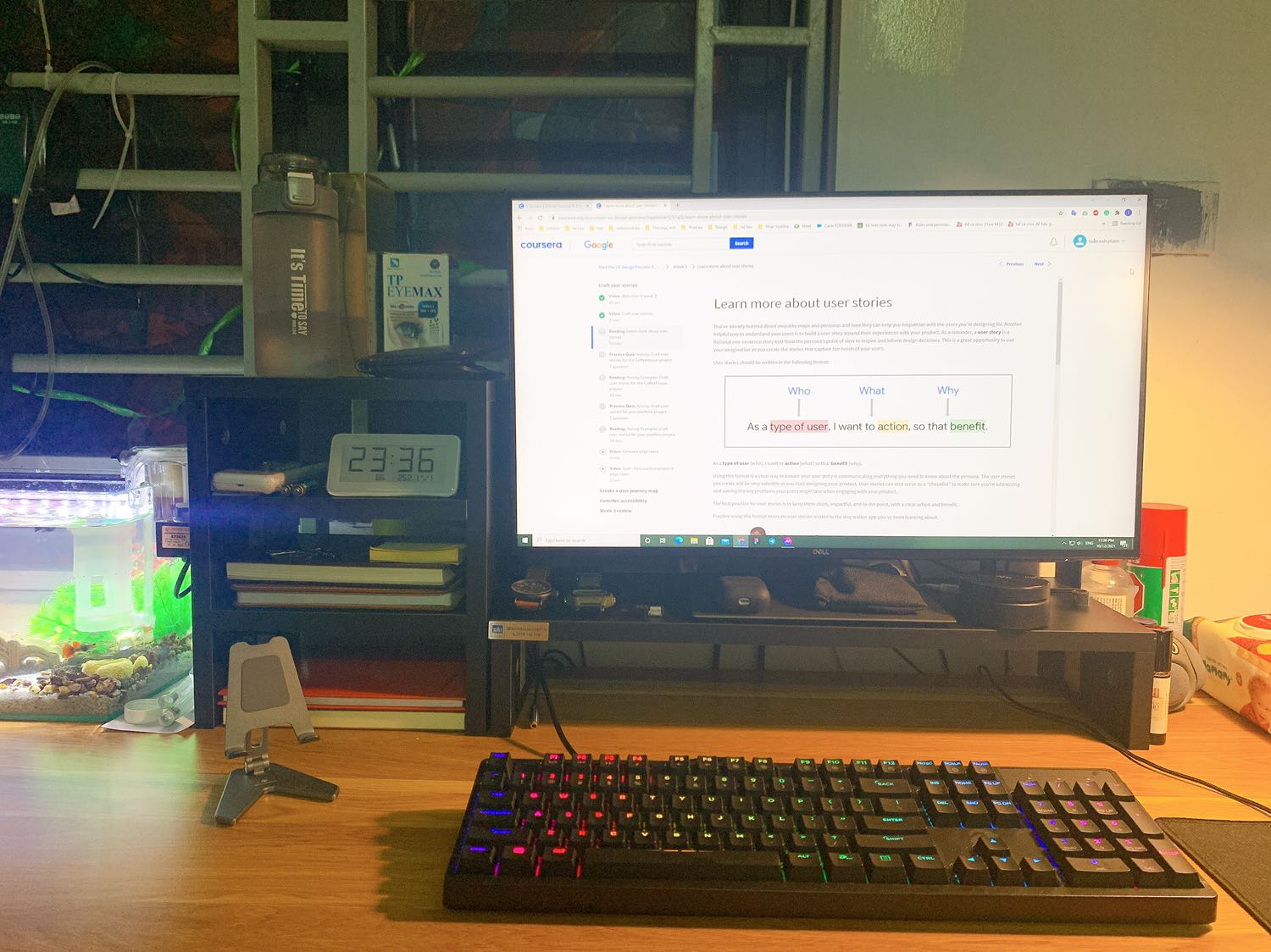 Kệ rất đẹp, chắc chắn, shop đóng gói cẩn thận, có hướng dẫn lắp chi tiết. Kê vào nhìn cái bàn gọn gàng hẳn