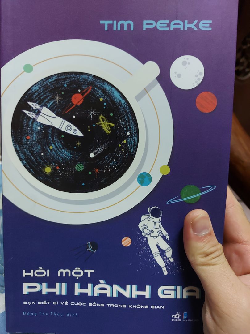 Sách trong tình trạng nguyên vẹn. Rất may là không gặp vấn đề gì khi vận chuyển cả. Nhưng nếu nhà cung cấp có thể bọc thêm 1 lớp nilon hoặc lớp bọc nhựa hay bất cứ hình thức bảo vệ nào thì sẽ giúp cho sách an toàn hơn