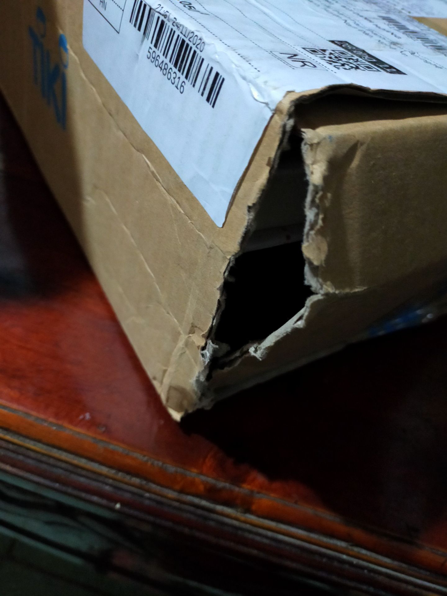 hàng chất lượng tiki ok không có gì chê, chỉ có điều bên vận chuyển hơi ẩu nên hỏng bìa mất một quyển