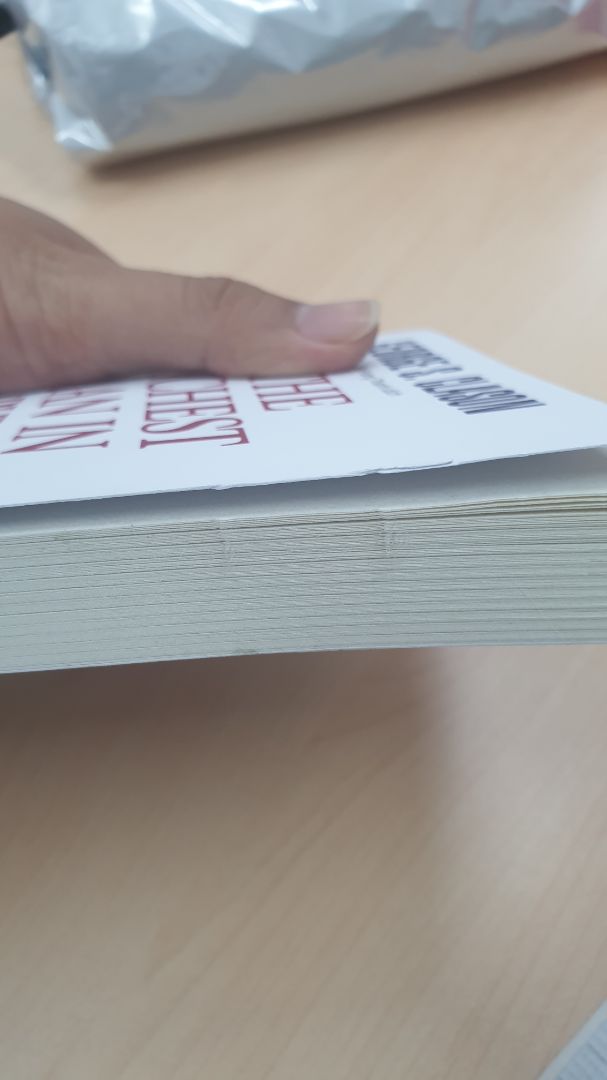 27/5/2020 mình có đặt :
Người Giàu Có Nhất Thành Babylon ( tái bản 2019,nxb Tổng Hợp TPHCM, Võ Thanh Hưng Dịch, Giá 68k giảm còn 47k  ).
Hôm sau mình nhận được như cam kết đúng thời gian. oke ( Cho 1 sao )
Nhưng đến trưa khi khuôi sản phẩm ra. Mình lại nhận được :
- Mép sách hở ( đối với người quý sách thì mình thấy không hài lòng )
- Trang cắt không đều bị lồi lõm.
- Giấy không đẹp như mình nghĩ ( ý kiến cá nhân mình )
=> Mong BỘ PHẬN GÓI SẢN PHẨM TIKI CHÚ Ý NẾU SẢN PHẨM KHÔNG ĐẠT CHẤT LƯỢNG NHƯ VẬY KHÔNG NÊN ĐƯA SẢN PHẨM ĐẾN TAY NGƯỜI TIÊU DÙNG. LÀM NGƯỜI TIÊU DÙNG KHÔNG HÀI LÒNG VÀ MẤT LÒNG TINH VỀ CTY.