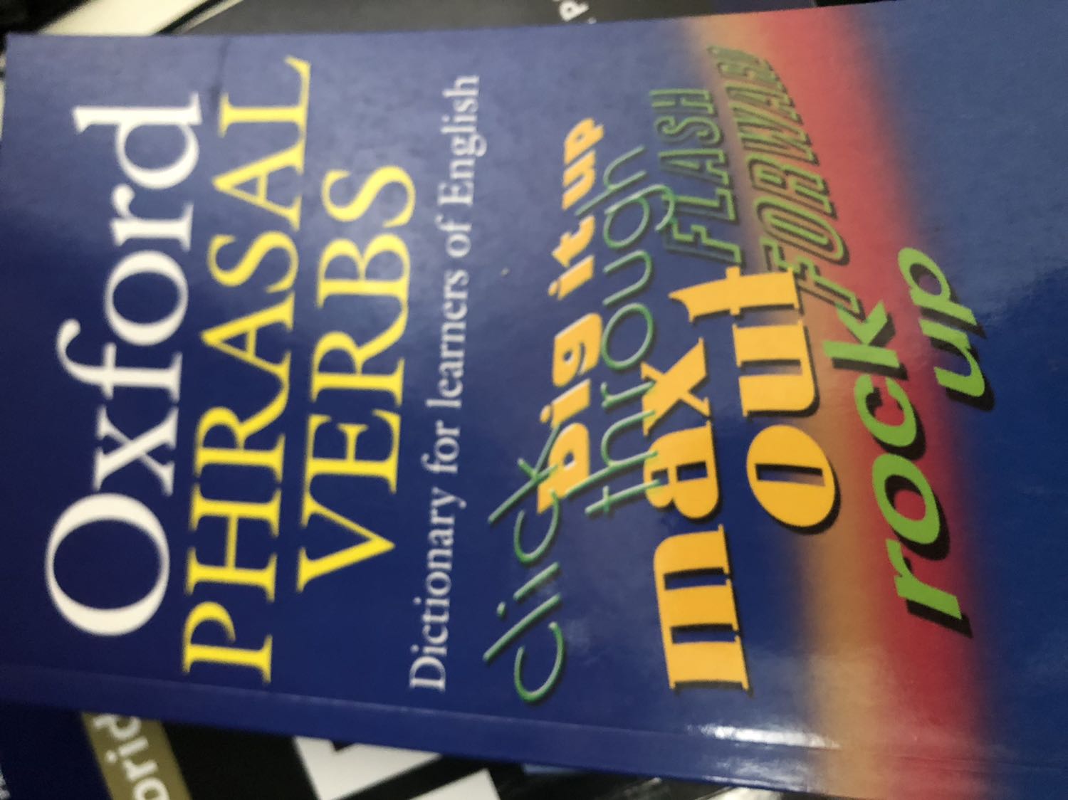 Sách in đẹp, gọn và khá nhẹ. Đóng gói kỹ, giao nhanh. Sách này thật sự cần và hữu ích cho bạn nào thích học tiếng Anh!