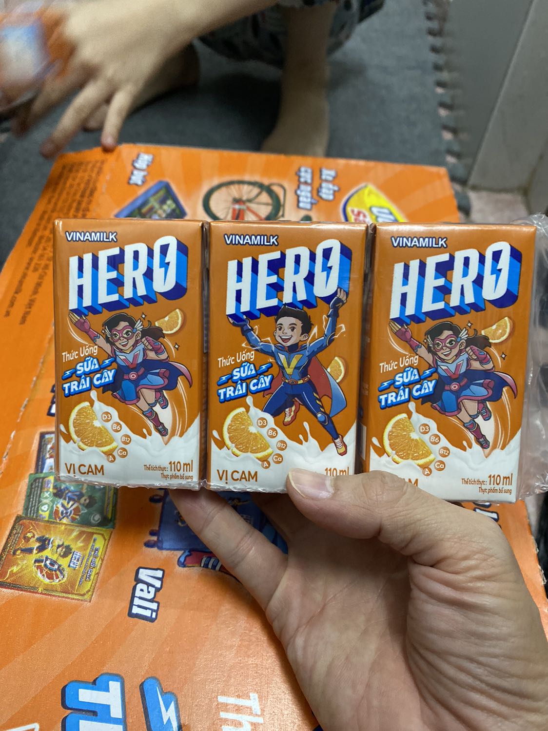 Hàng đúng miêu tả giao hàng nhanh. Vừa nhận hàng trẻ con đã mở uống ngay. Date cũng khá dài