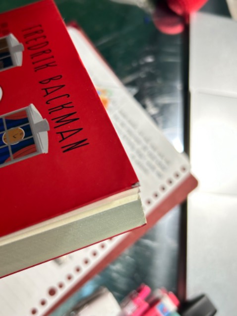 Sách rẻ, giao nhanh, nhưng sách bị mất thẩm mĩ ở một số chỗ