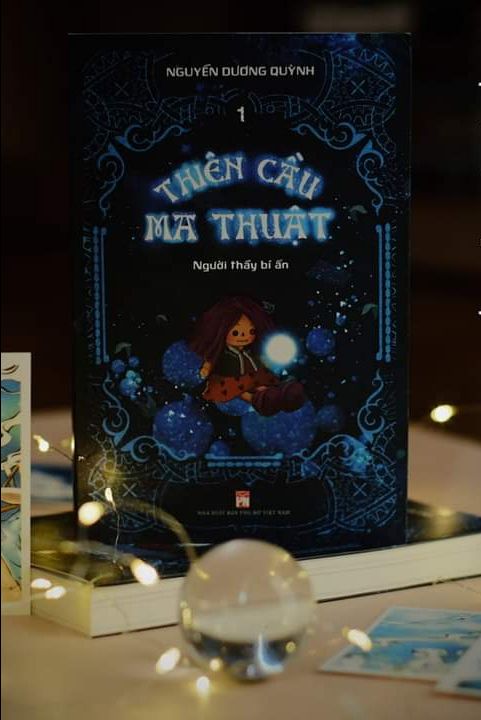 Những bạn nào mà thích đọc fantasy thì đừng bỏ qua cuốn này. Chị Nguyễn Dương Quỳnh cũng là một cây viết khá của nền văn học Việt. Đọc sách chị luôn thấy được chiều sâu và điểm nhấn.