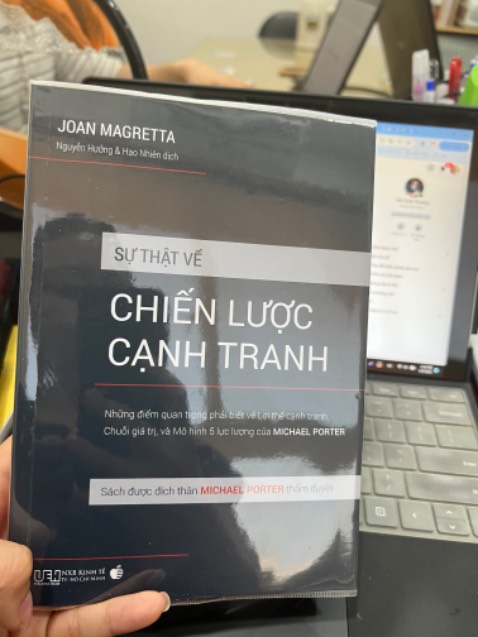 Cách tiếp cận về cạnh tranh của cuốn này ở 1 góc nhìn mới, mềm hơn và kiểu cắt nghĩa hơn là 2 cuốn gốc.

Nếu đã đọc 2 cuốn của Porter : Chiến lược cạnh tranh và Lợi thế cạnh tranh của chính ông ấy viết thì lại là 1 cách tiếp cận khác.... có thể gây hiểu lầm nếu ko có chủ giải từ cuốn này...