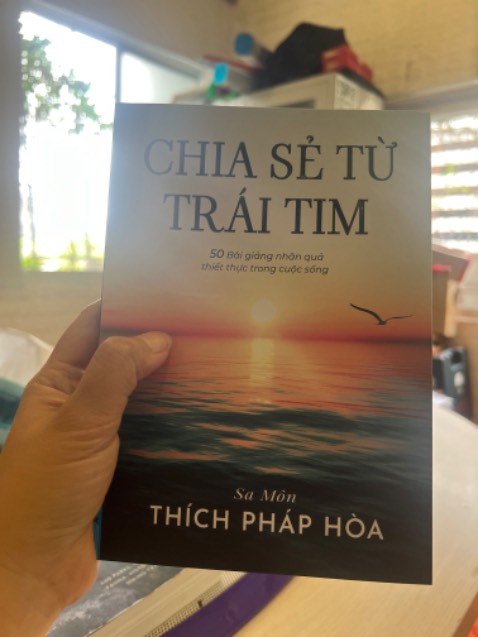 Sách tổng hợp từ các bài thuyết giảng của thầy Thích Pháp Hoà rất hay. Ý nghĩa.🙏🏻