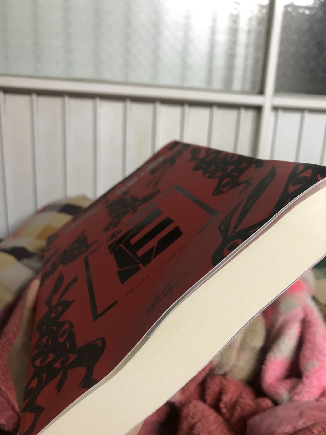 Không biết do giao hàng hay do căn bản như v, nhưng sách bị méo rất nhiều, đánh giá 3 sao là vì sách bị méo, còn nội dung thì đc rv rất nhiều r nên ko còn phải bàn cãi.