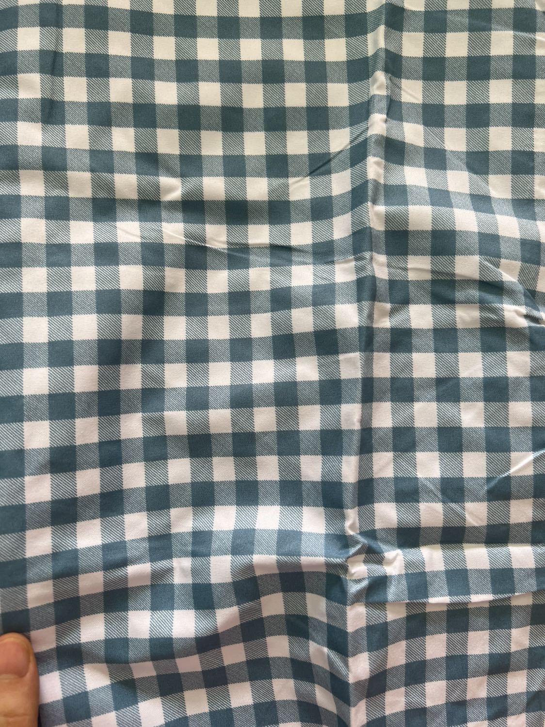 Màu sắc ở ngoài nhìn nhã nhặn dễ thương. Đường may thẳng thớm. Mong là xài được bền.