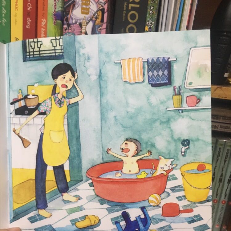 Tranh đẹp, lời yêu là cuốn sách này đây ạ.
Bé nhà mình thích lắm, tối nào trước khi đi ngủ cũng đọc cho con nghe, thế là con chìm vào giấc ngủ ☺️