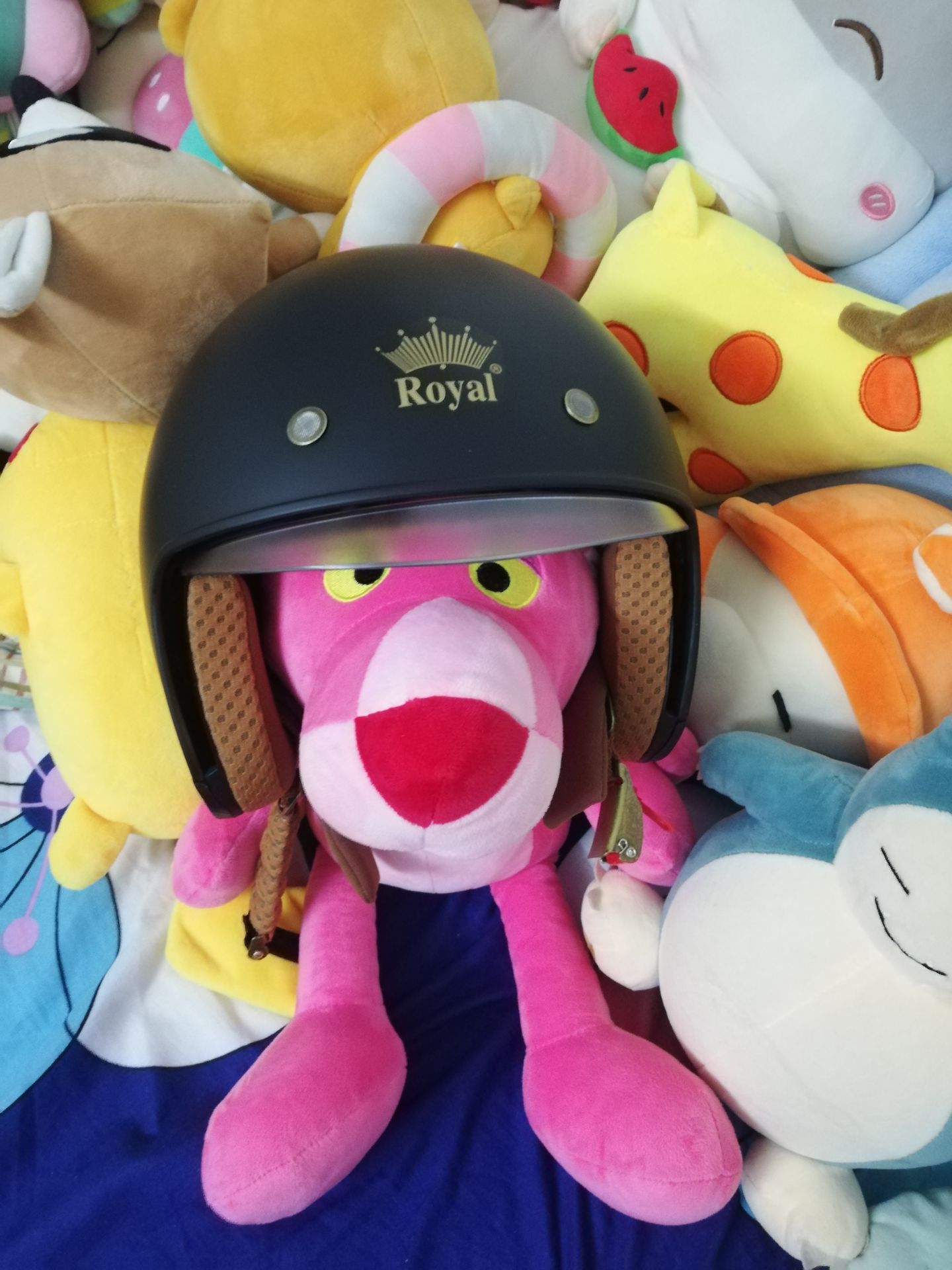 NSX ghi 3 Size S M L. Sản phẩm ghi L XL các kiểu nên nếu không tùm hiểu kỹ có khi nhầm, nhầm lại không hỗ trợ đổi trả.
Mua gói TikiNow, book giao Now thì đúng là có hàng nhanh thật, tại mình ở kế bên Tiki, cho kiểm hàng thì đang bung hàng ra kiểm nhân viên giao phóng đi luôn, ngỡ ngàng vô cùng, chắc tại chiều nên vậy. Đặt Now lúc nào nhân viên giao cũng gấp gáp đi thang máy ko kịp chờ thang luôn, có khi còn đơn sau nên đành thông cảm.
Nón đẹp, che tai bị cụt. Đội bị hầm bí sau ót, do chỉ thiết kế thoát hơi trán.