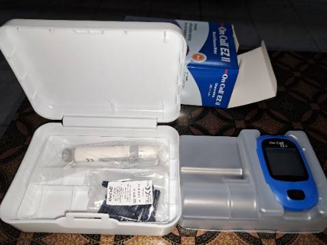 Nhìn giá tưởng rẻ nhưng giao hàng chỉ vó kim lấy máu chứ không có 25 que *** tặng kèm như những nơi khác. Thương hiệu Mỹ, sx ở TQ, shop nên ghi đúng để tránh hiểu lầm. Giá trị không lớn nên không quay video nên không có ý khiếu nại nhưng cảm thấy shop thiếu tôn trọng khách hàng dù 25 que *** không đáng bao nhiẻu.