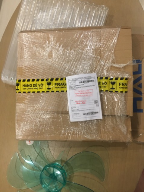 Bỏ ra đã vỡ 1 cánh rồi không biết tại ai nữa. Nó mong manh như bánh đa vây. Sop có loại nào mềm dẻo hơn không