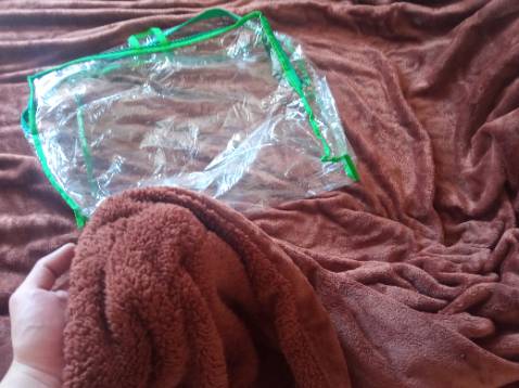 mền to , mềm và ấm lắm , được thêm cái túi gấp mền vào rất thích , cực thích sản phẩm luôn !