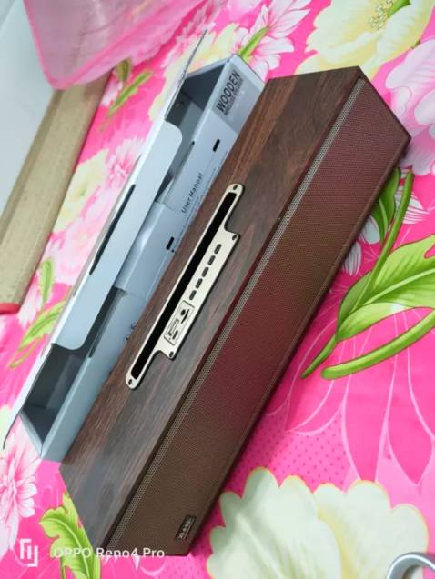 Hình thức đẹp, pin trâu bò. Nghe ở không gian to thì âm không thoát. Nghe trong phòng nhỏ thì ổn nha. Đổi lại loa k rè khi nghe max. Vs mức giá này như vậy là ổn rồi ạ. Chủ shop đúng kiểu hoa hậu thân thiện