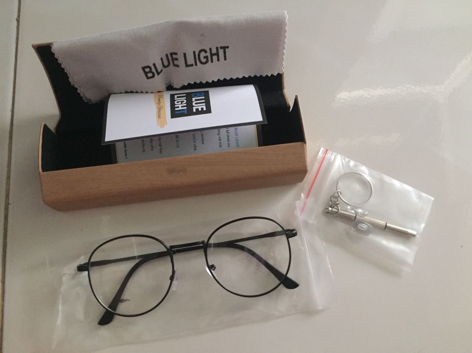 Dịch nên hơn cả tháng mới tới tay:( , hàng đẹp chất lượng đóng gói kĩ.