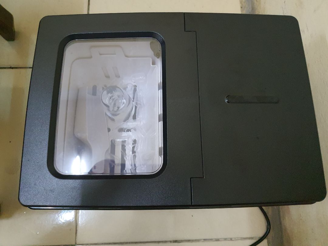 mua xong muốn mang đổi có được không, máy này chỉ thích hợp sử dụng vào mùa đông. chờ 2 tiếng đồng hồ mới được có tý đá mỏng tanh. Chưa kịp sử dụng đã tan hết. Gọi cửa hàng họ bảo anh phải đợi lúc nào có đá phải xúc ra ngay bỏ vào ngăn đá tủ lạnh.