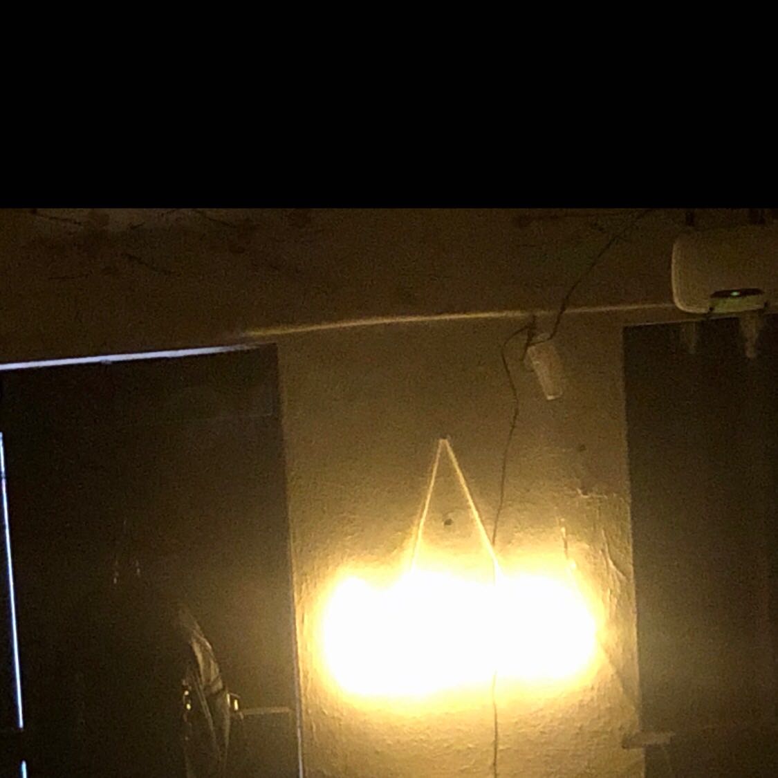 Chữ cụa tuiiii, awwww xinh lắm,nma đg bật xong ở xa chụp nên ko được đẹp thoiiii, chứ chính mắt nhìn đẹp cực