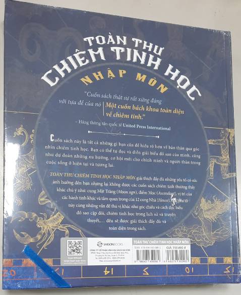 Sách mới cứng, còn bọc nilong , bìa sách in màu vàng đẹp quá chừng, bìa cứng nên sách chắc chắn, giấy in đẹp và còn có cả hình minh họa. Trang bìa còn in màu vàng ánh kim rất đẹp. Tuyệt vời còn được tặng kèm bookmark theo sách