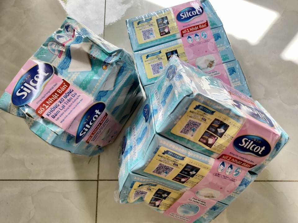 Tiki nghĩ gì khi silcot mỏng manh lại k có nổi 1 cái hộp, quấn màng bọc thực phẩm để rồi như thế này. Nhờ ng nhận dùm nên không biết, mua tặng bạn mà như vầy rồi sao tặng?. Đề nghị tiki cho trả hàng. Rất k hài lòng về dịch vụ lần này!