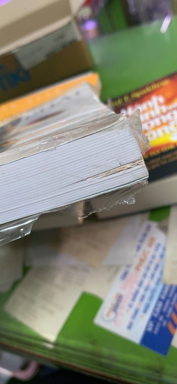 Đặt sách Tiki nhiều rồi nhưng lần đầu gặp trường hợp sách như thế này!