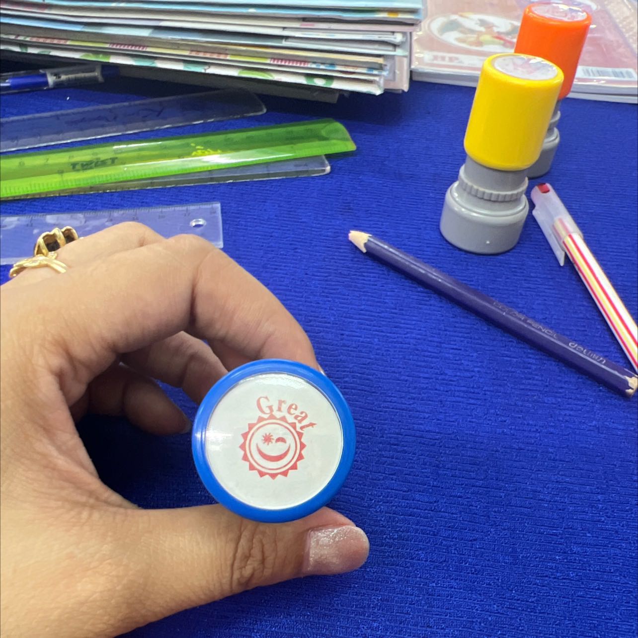 Nội dung hay nhưng chất liệu khá mỏng Nội dung hay nhưng chất liệu khá mỏng