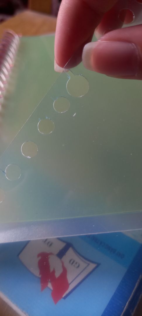 hàng đóng gói cẩn thận nhưng mà sản phẩm hơi đắt nha chất lượng vẫn chưa đc tốt nữa lúc mik kiểm tra thì có phần bị nứt giấy thì tạp ổn nhưng shop nên cân nhắc về giá